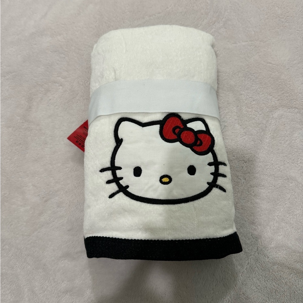 Hello Kitty Hand Towels - Picture 2 of 3